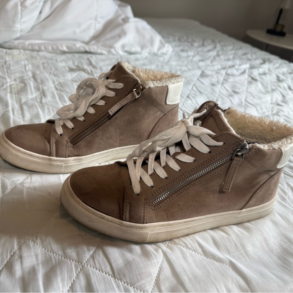 Women’s High-Top Sneakers with Faux Fir Lining- Zip Up